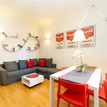 公寓 Three-room In The Heart Of