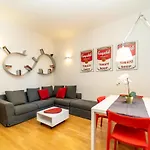 Three-room In The Heart Of 公寓